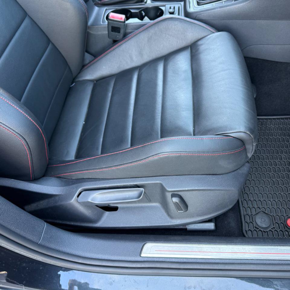 Used 2016 Volkswagen GTI SE w/ Lighting Package (SEL) FWD image 15