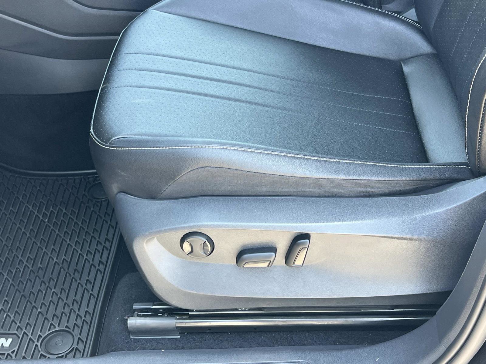 Certified 2022 Volkswagen Tiguan SE FWD image 17