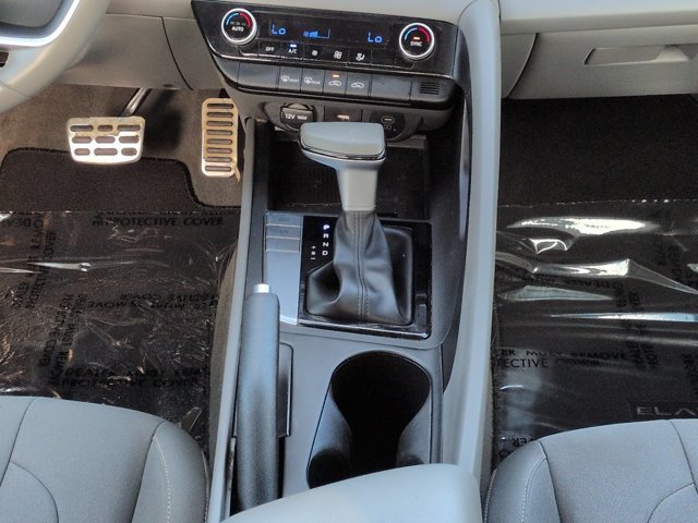 Used 2025 Hyundai Elantra Sport FWD image 17