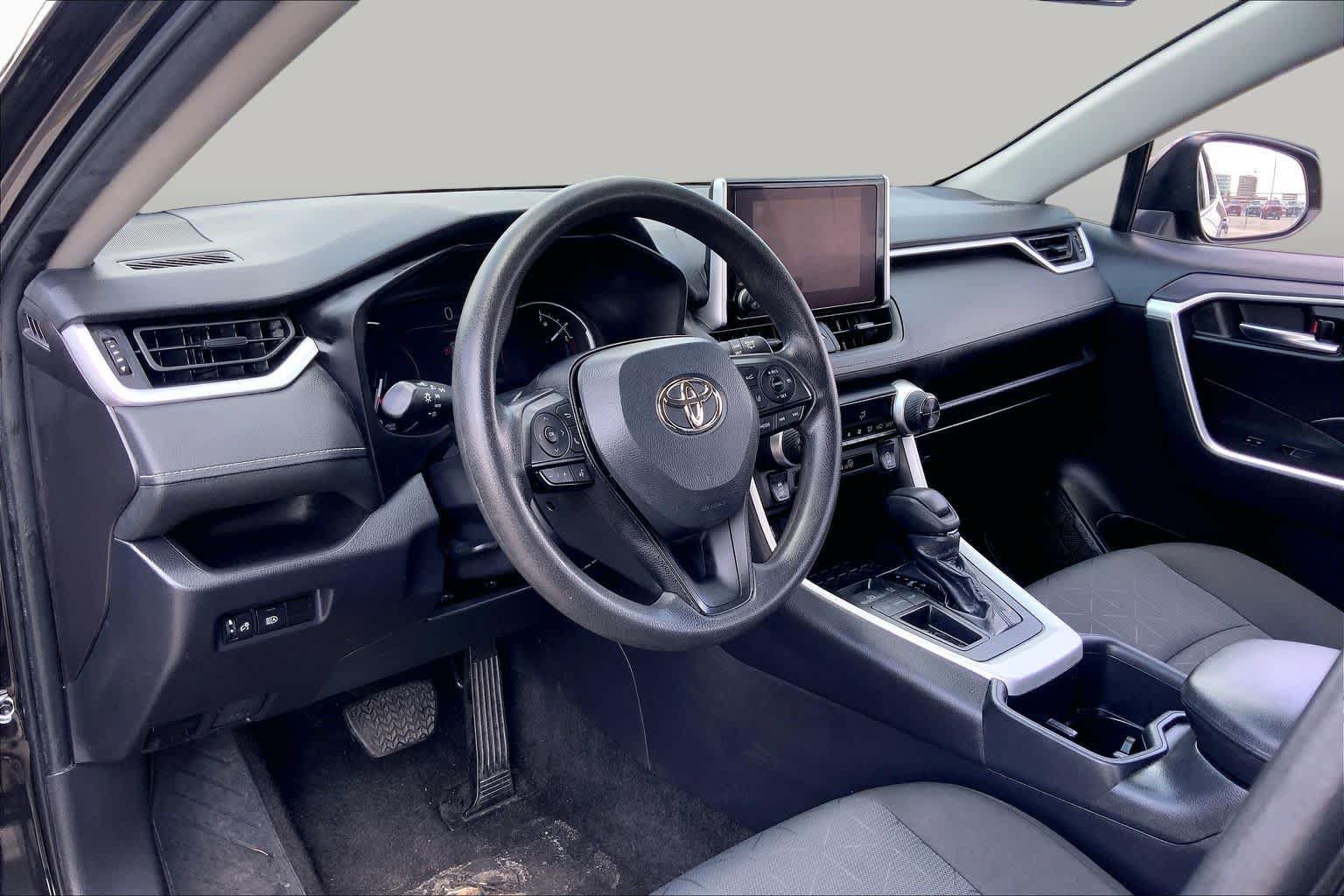 Used 2024 Toyota RAV4 XLE FWD image 16