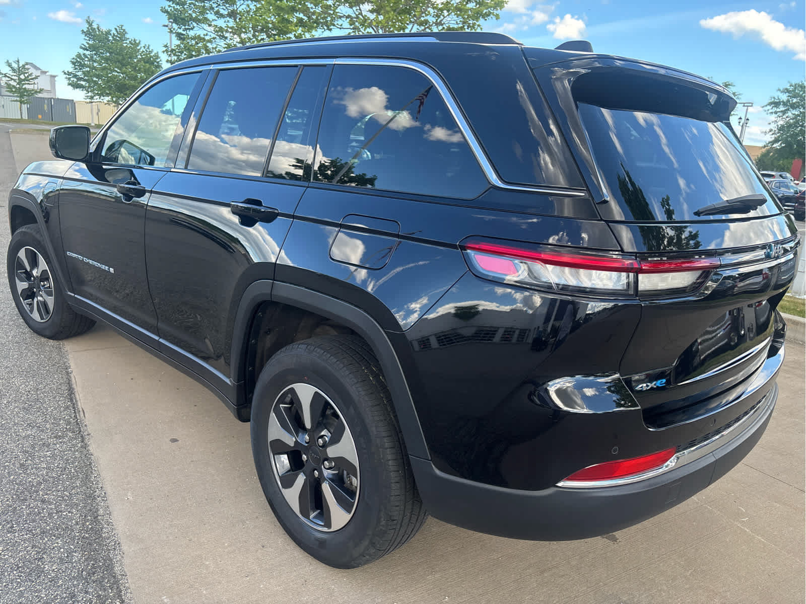 Used 2023 Jeep Grand Cherokee 4WD 4xe image 6