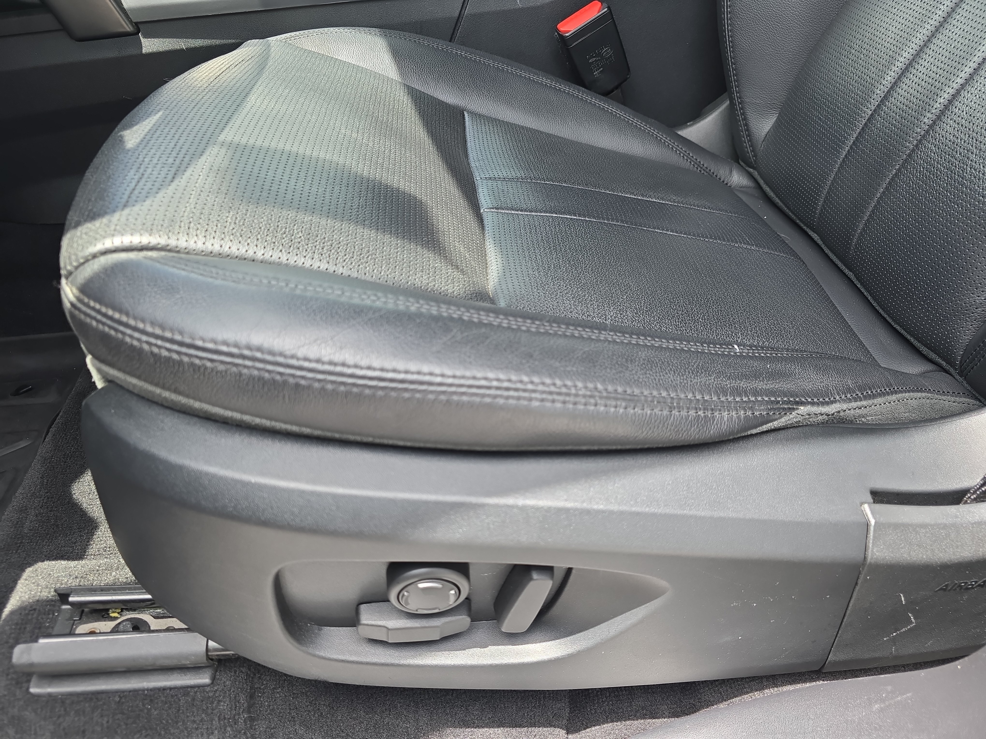 Used 2019 Land Rover Discovery Sport AWD/4WD image 30