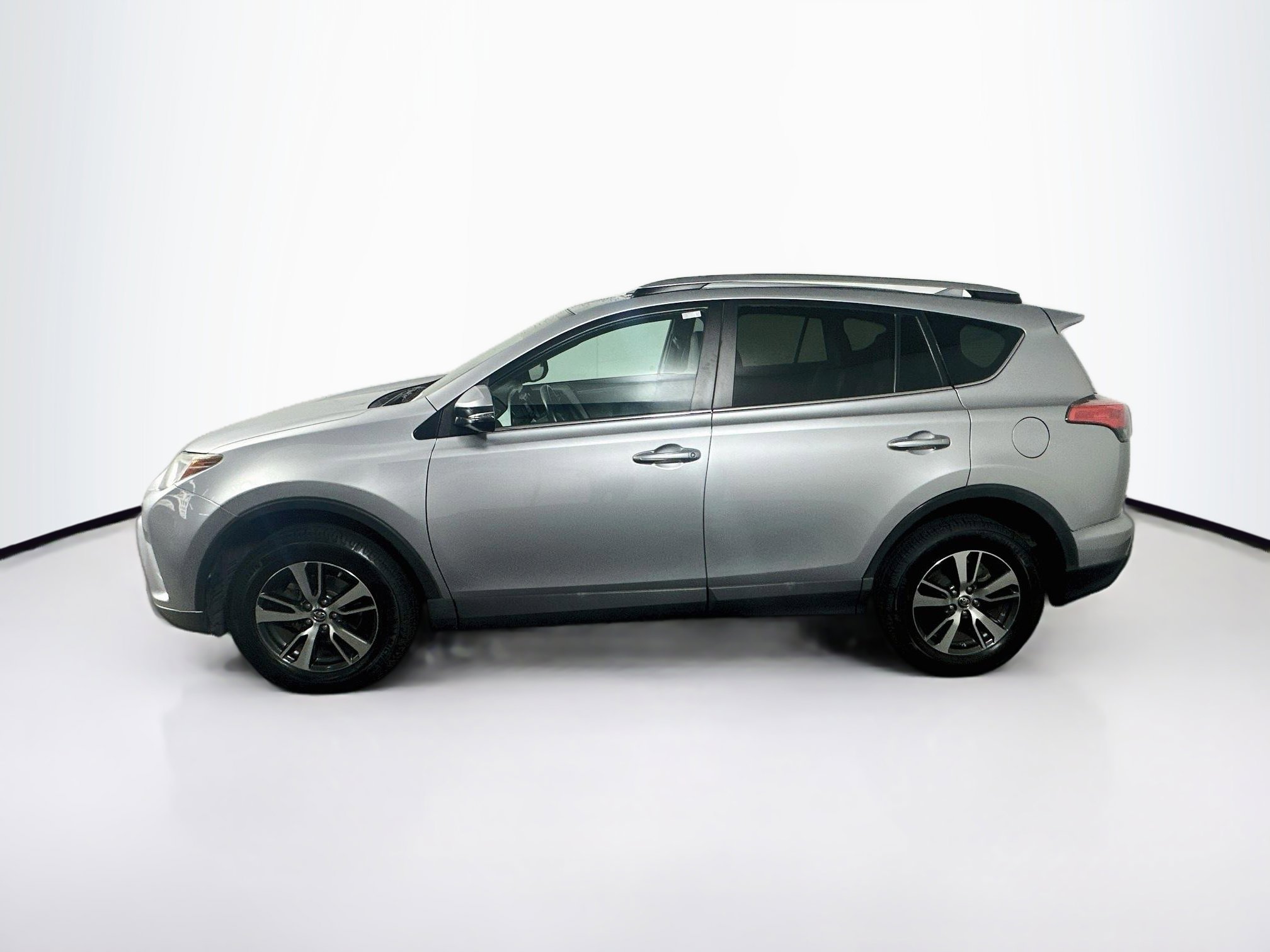 Used 2017 Toyota RAV4 XLE FWD image 4