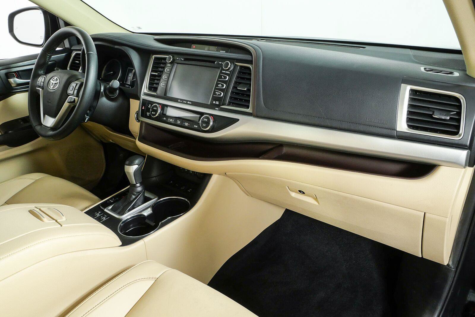 Used 2019 Toyota Highlander XLE AWD/4WD image 23