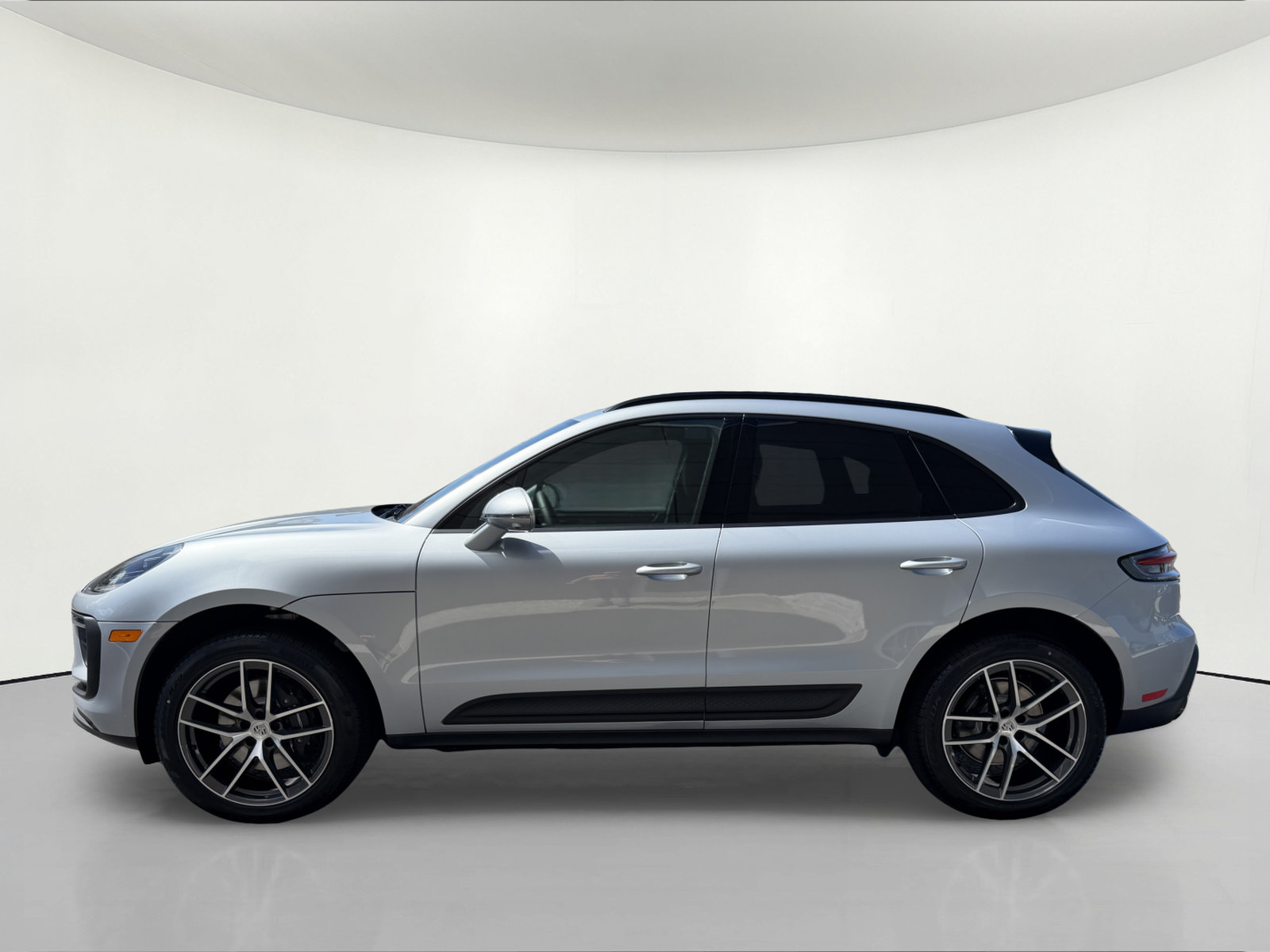 New 2026 Porsche Macan AWD/4WD image 2
