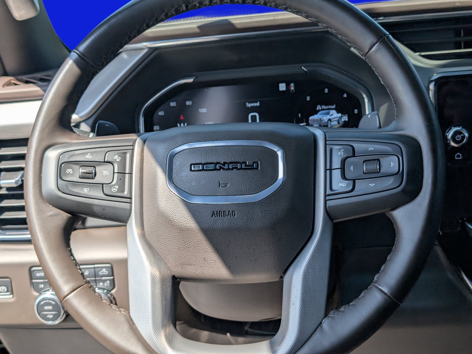 Used 2025 GMC Sierra 1500 Denali w/ Technology Package AWD/4WD image 18