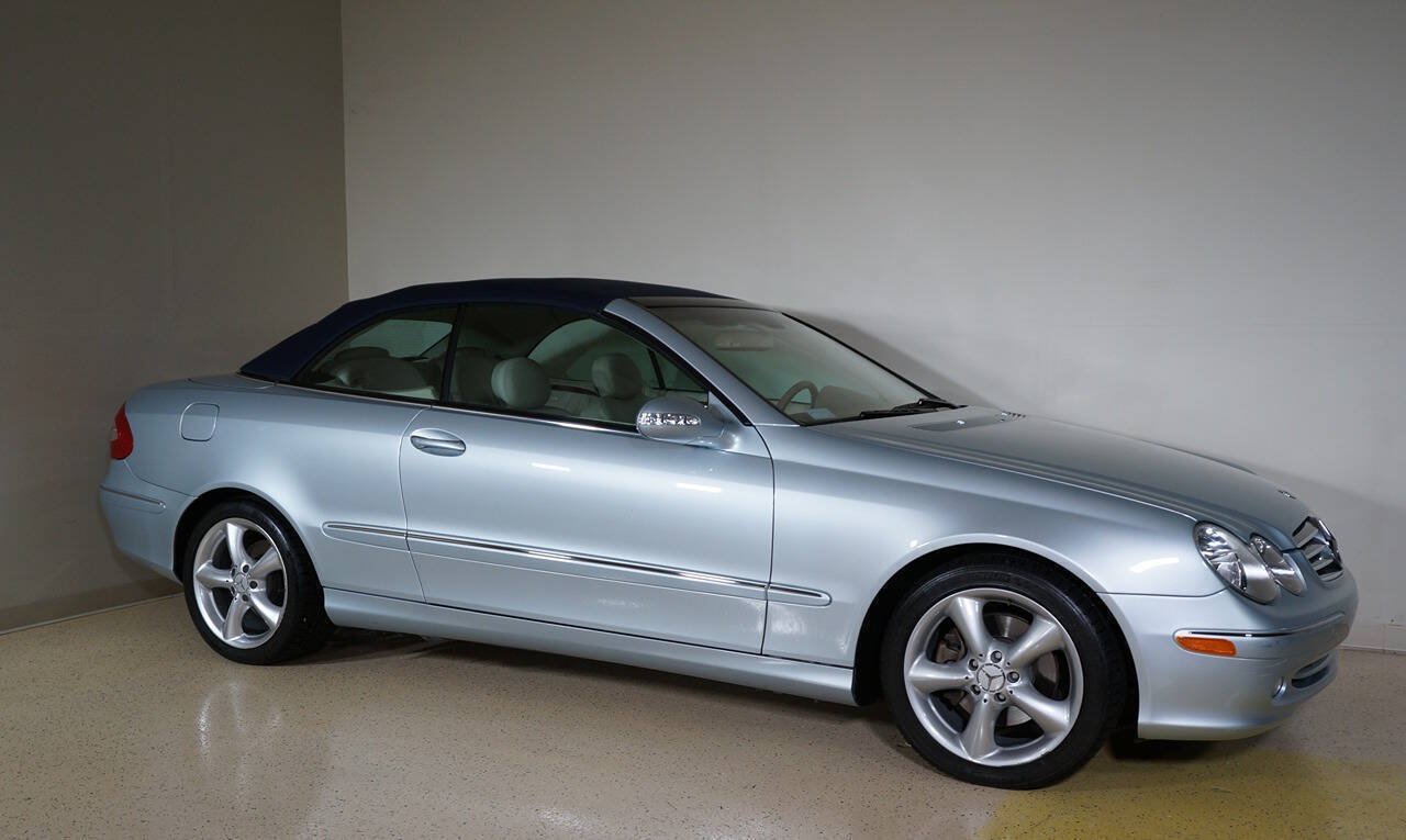 Used 2005 Mercedes-Benz CLK 320 Cabriolet image 25