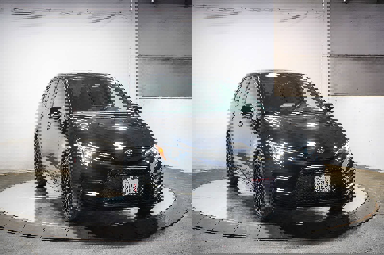 Used 2024 Toyota Corolla SE w/ SE Premium Package image 2