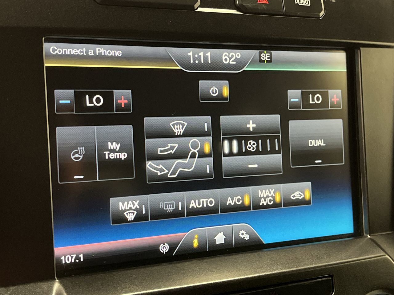 Used 2015 Ford F150 Lariat w/ Equipment Group 502A Luxury AWD/4WD image 22