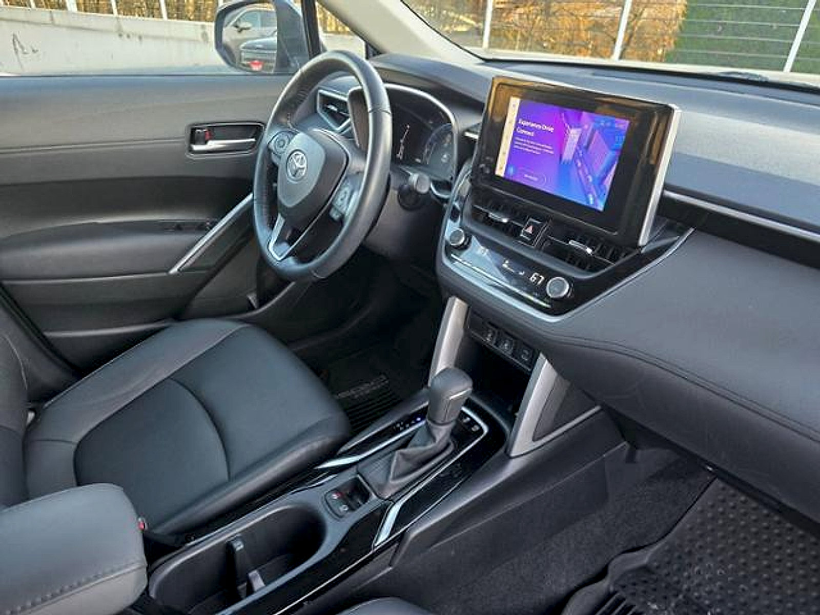 Used 2023 Toyota Corolla Cross XLE image 9