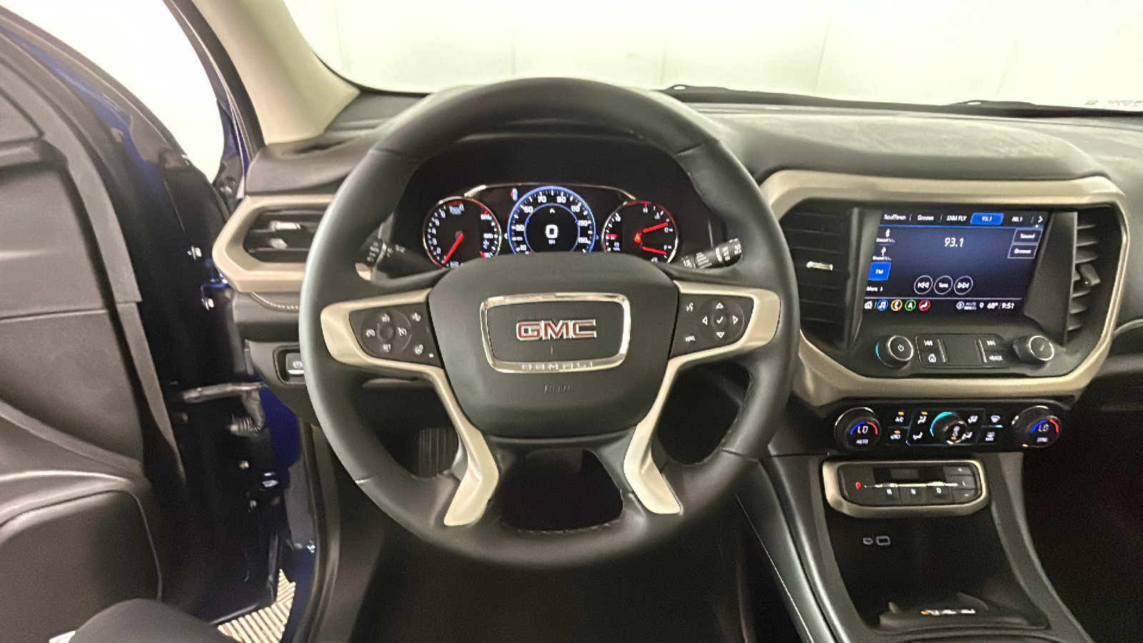 Used 2023 GMC Acadia Denali w/ Denali Technology Package AWD/4WD image 18