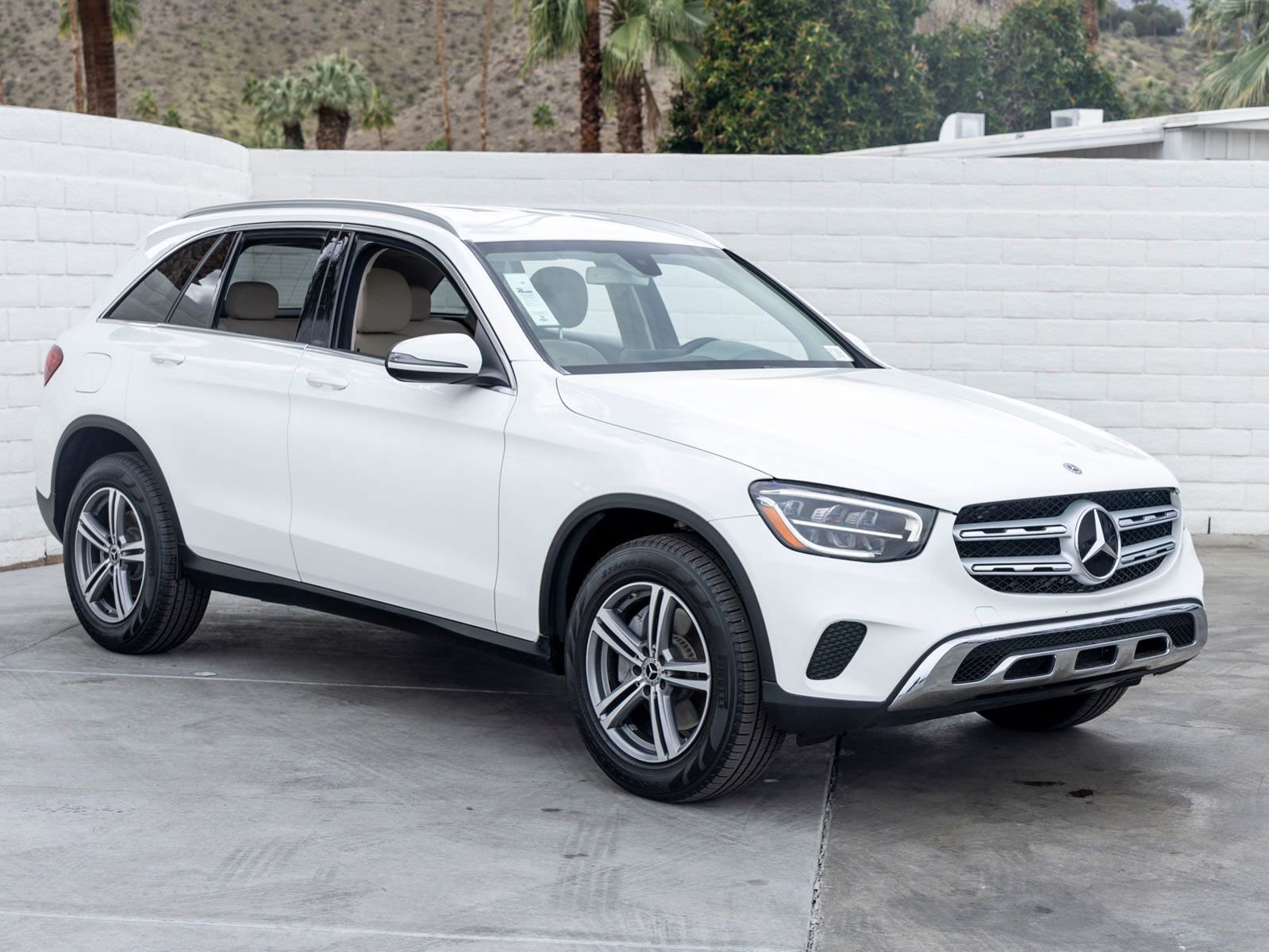 Used 2020 Mercedes-Benz GLC 300 4MATIC image 2
