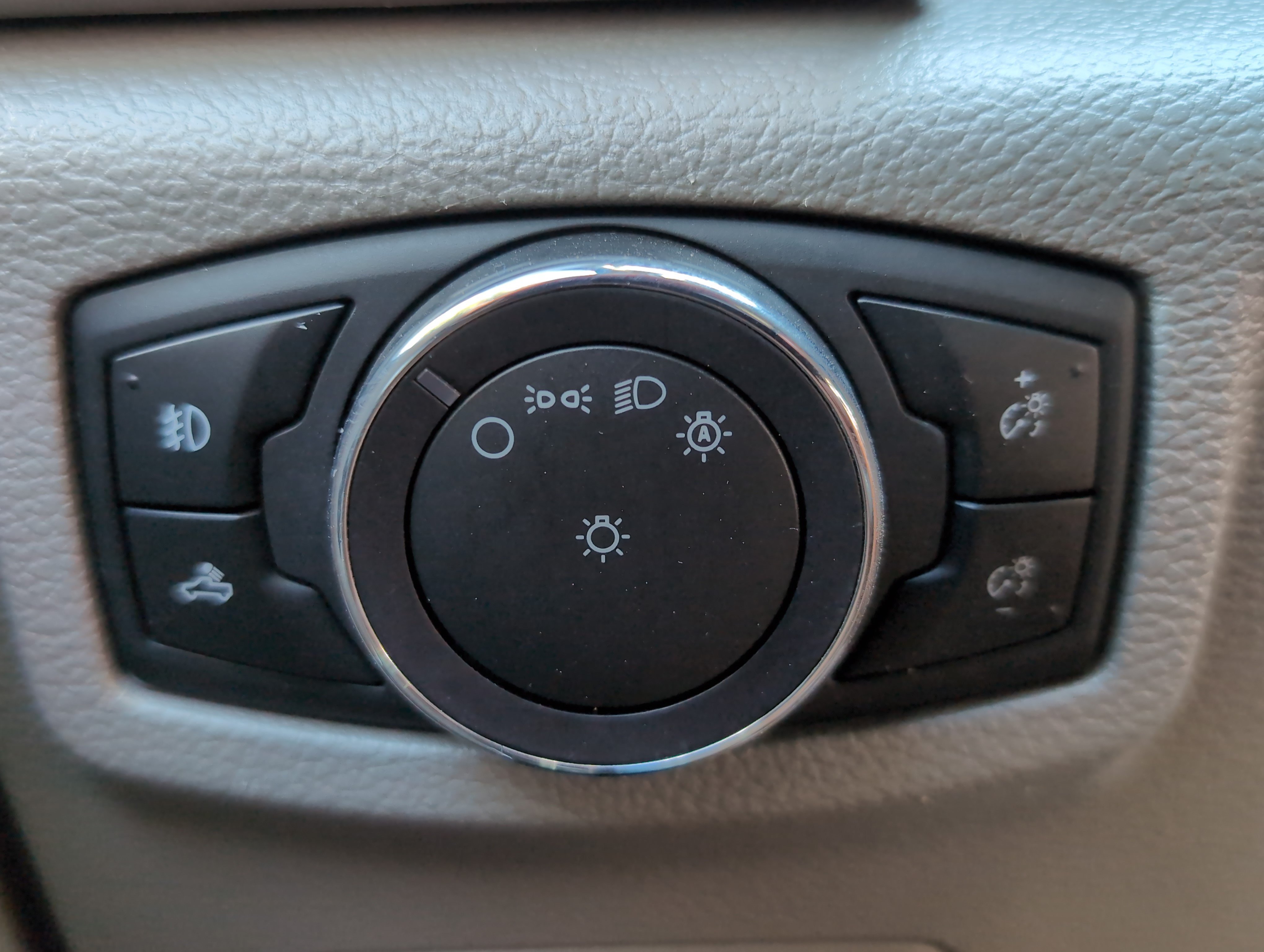 Used 2020 Ford F150 Lariat RWD image 36