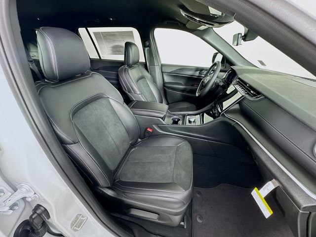 New 2025 Jeep Grand Cherokee L Laredo image 30