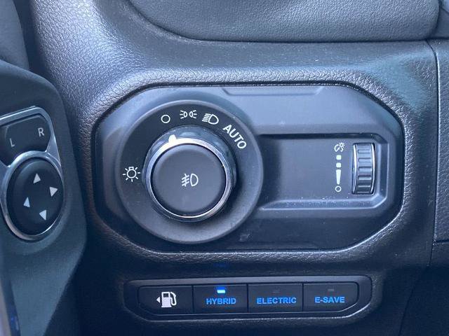 Used 2023 Jeep Wrangler Unlimited Sahara AWD/4WD image 14