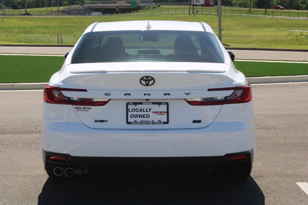 Used 2025 Toyota Camry SE FWD image 3