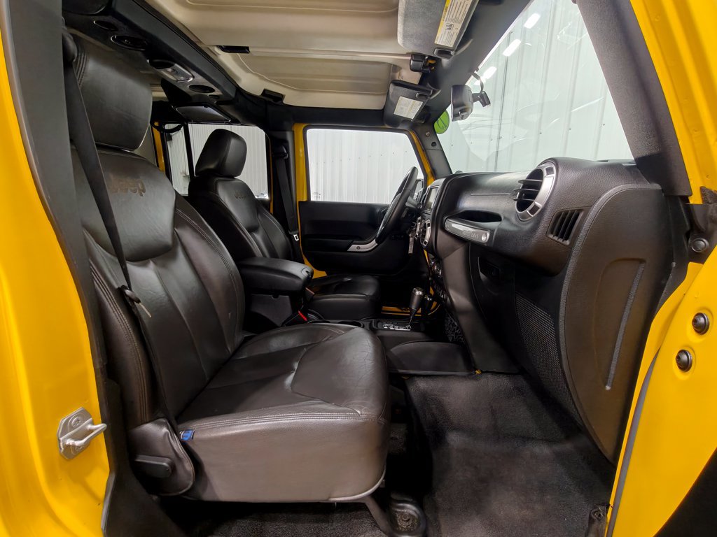 Used 2015 Jeep Wrangler Unlimited Rubicon w/ Dual Top Group AWD/4WD image 19