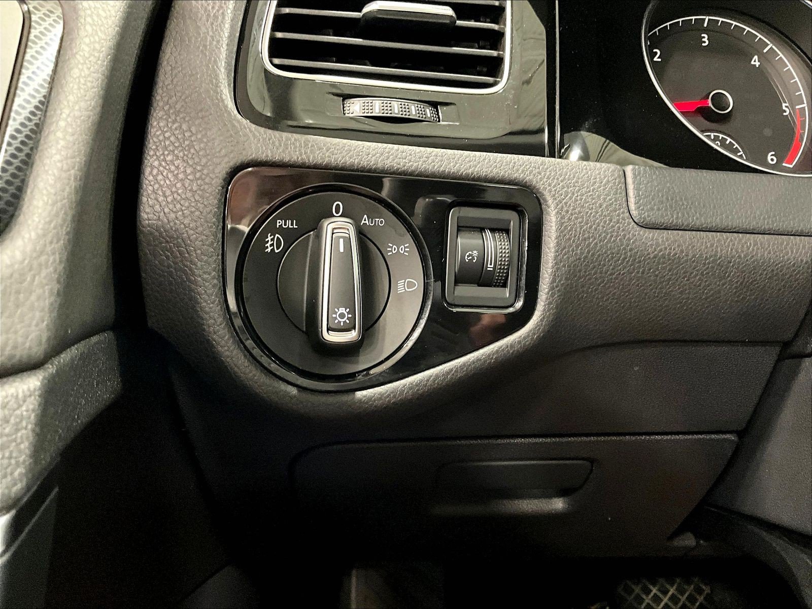 Used 2015 Volkswagen Golf TDI SEL w/ Lighting Package (SEL) FWD image 36