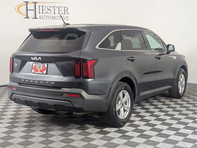 Used 2022 Kia Sorento LX image 7