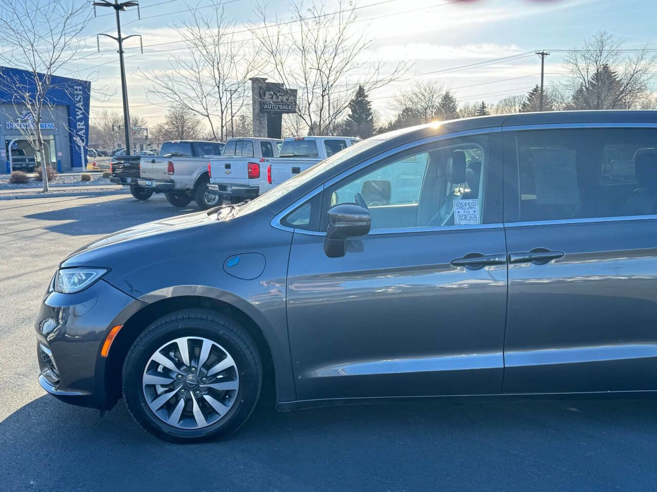 Used 2022 Chrysler Pacifica Touring-L image 12