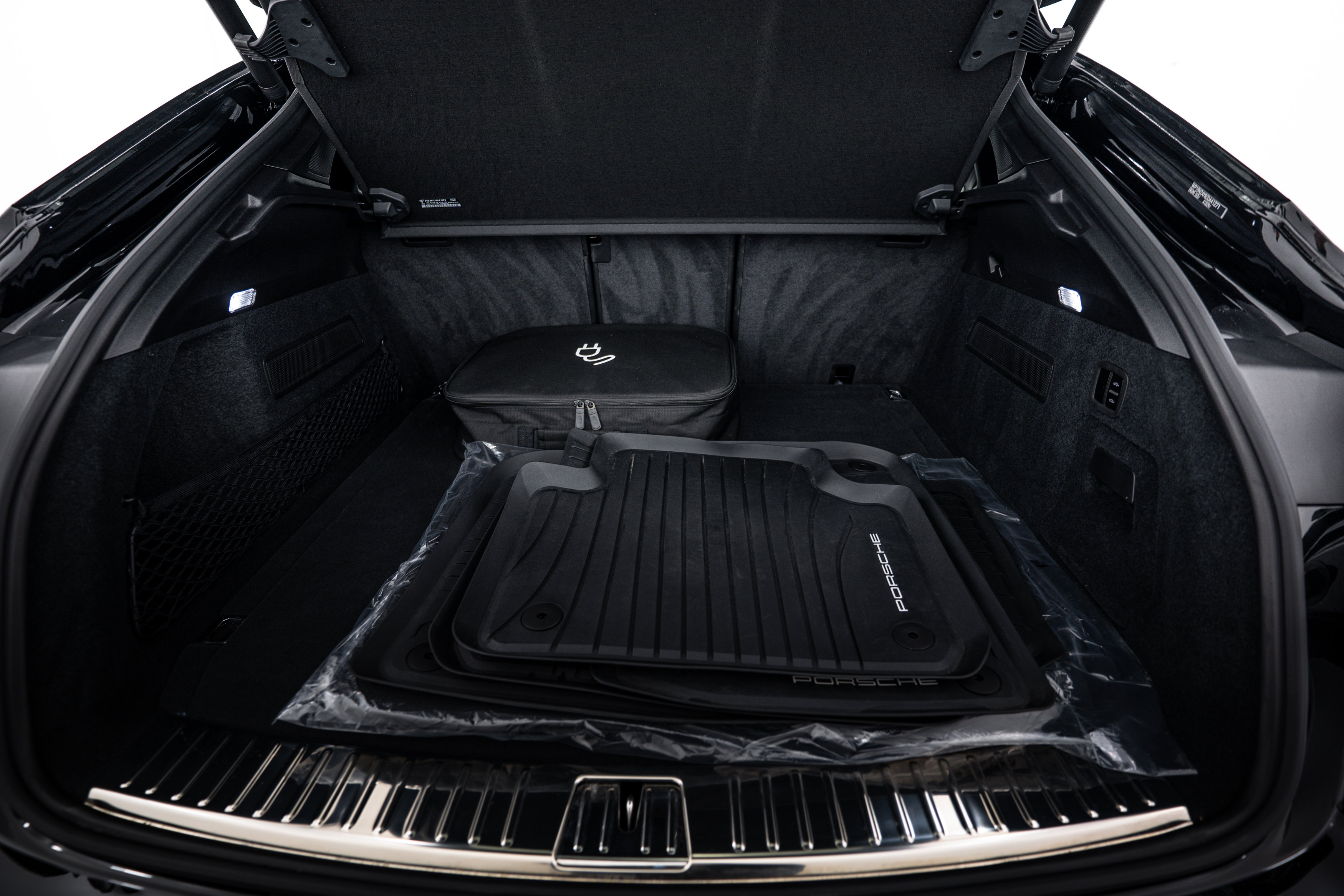 Certified 2025 Porsche Cayenne S image 26