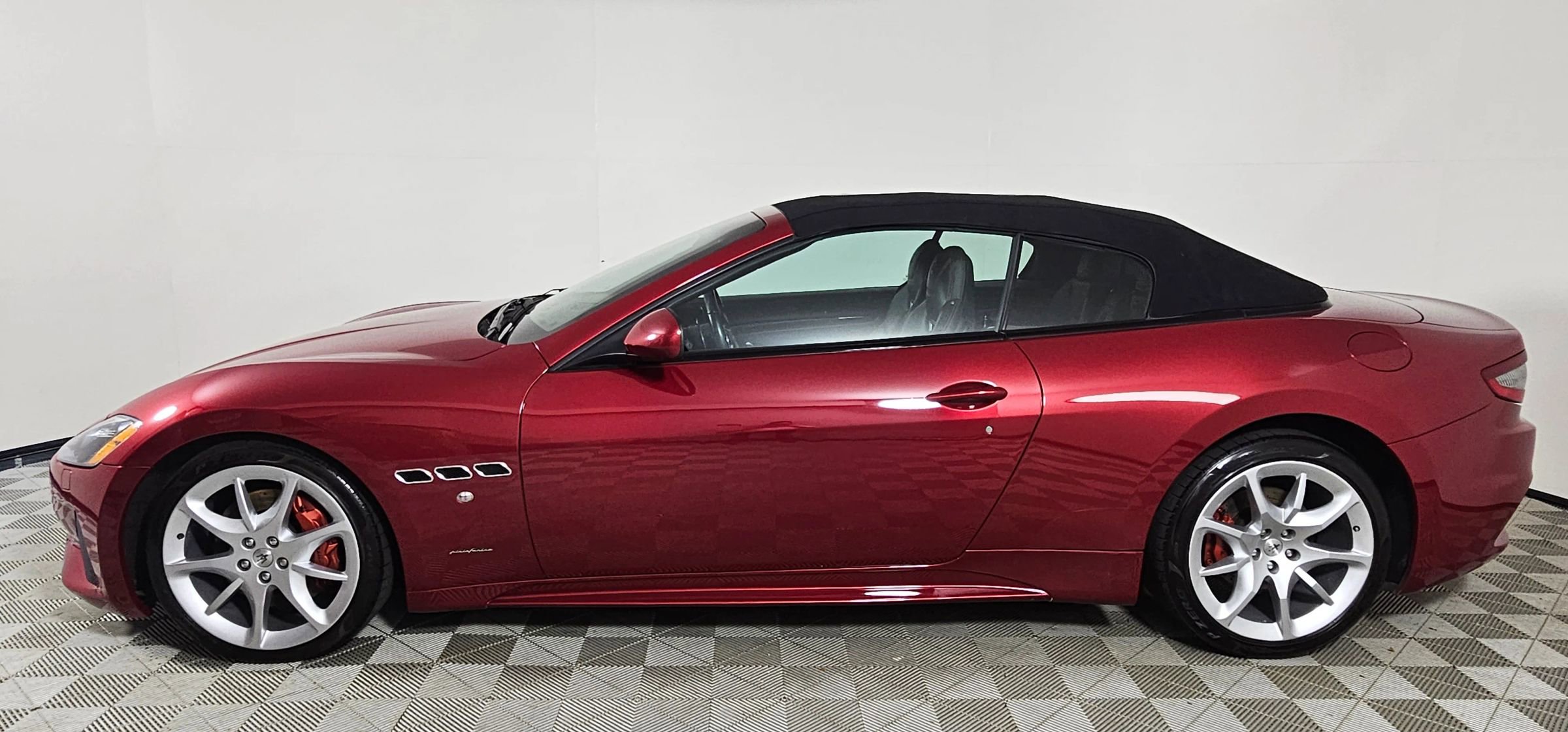 Used 2018 Maserati GranTurismo Sport image 4