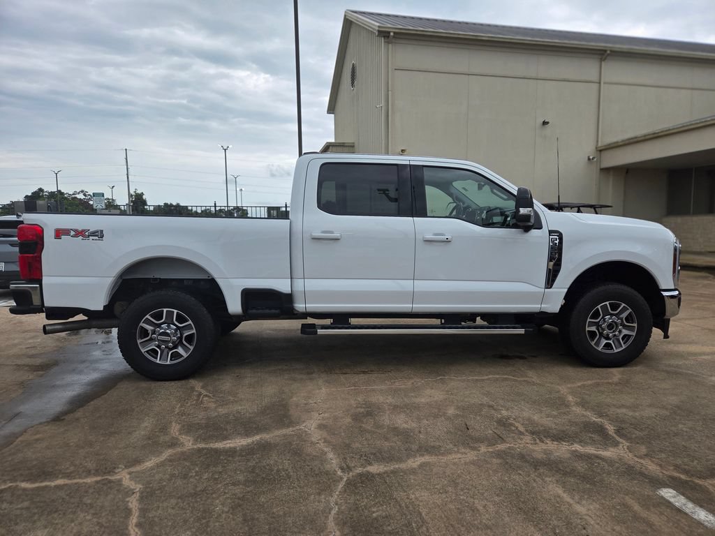 Used 2025 Ford F350 Lariat w/ FX4 Off-Road Package AWD/4WD image 4