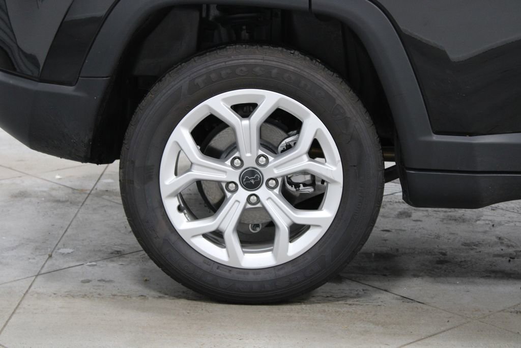 Used 2025 Jeep Compass Latitude image 12