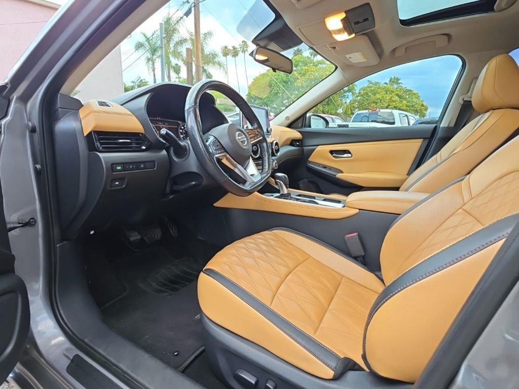 Used 2022 Nissan Sentra SV w/ SV Premium Package FWD image 2