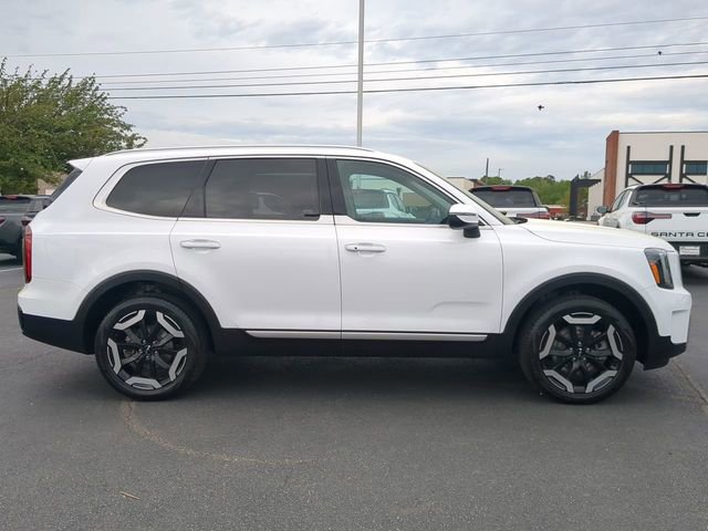 Used 2023 Kia Telluride S image 3