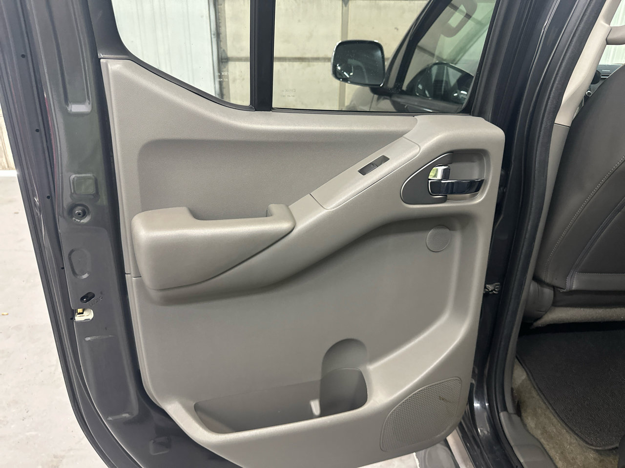 Used 2013 Nissan Frontier SL image 34