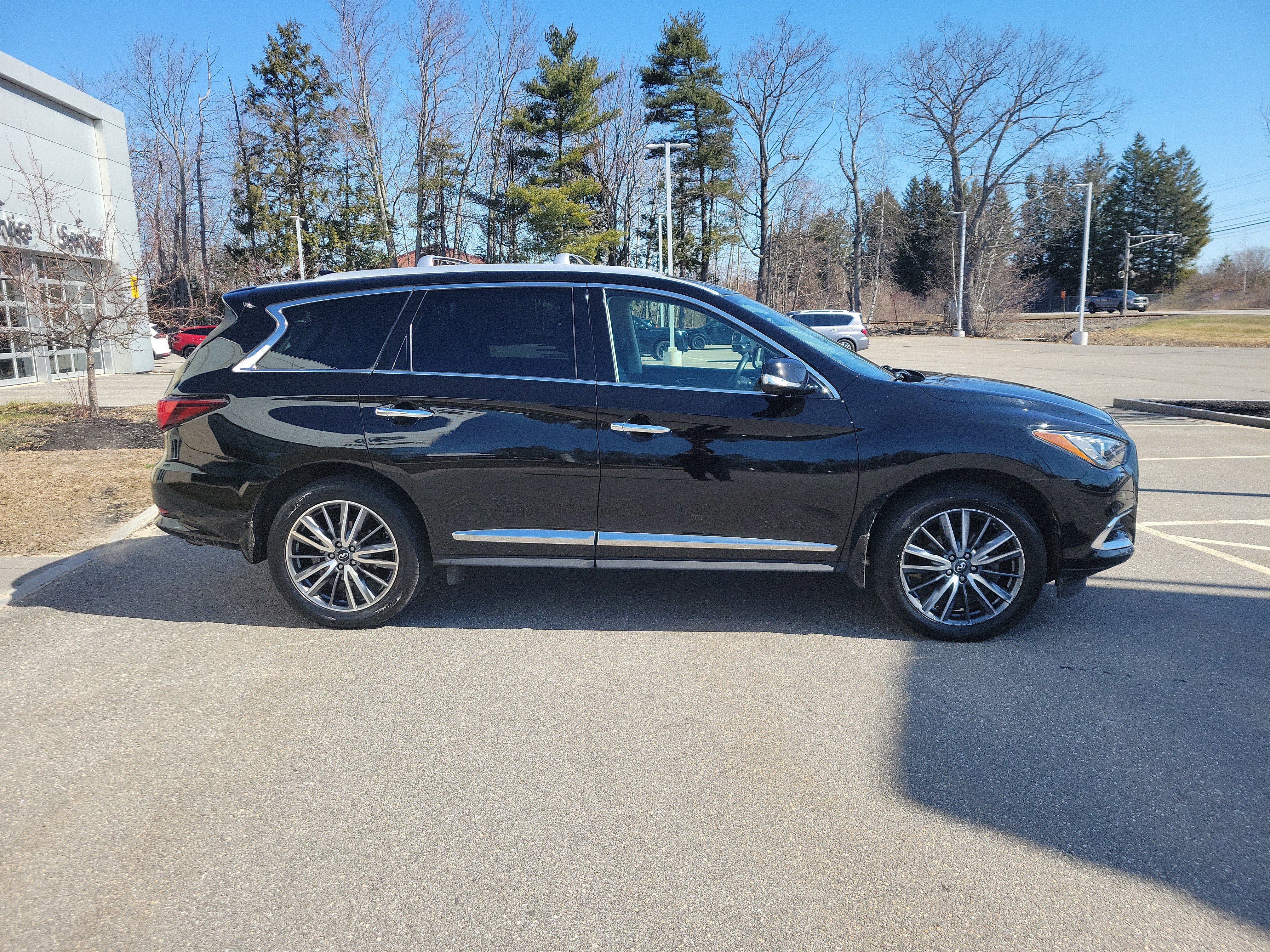 Used 2019 INFINITI QX60 Luxe w/ Essential Package image 8