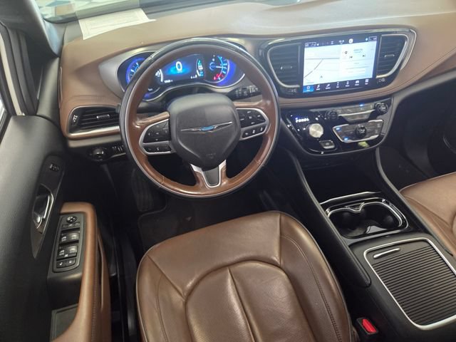 Used 2021 Chrysler Pacifica Limited w/ Uconnect Theater Family Group FWD image 14
