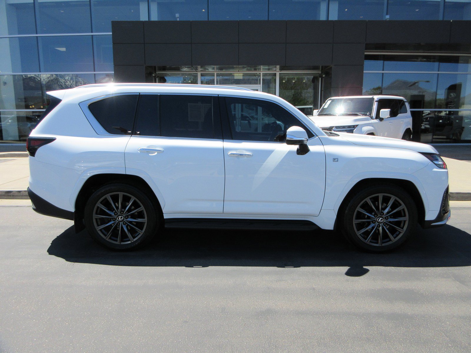 Used 2024 Lexus LX 600 F Sport AWD/4WD image 12