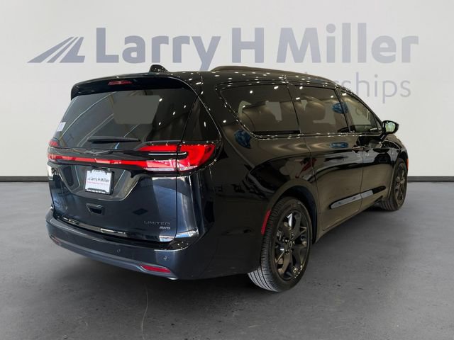 New 2026 Chrysler Pacifica Limited image 5