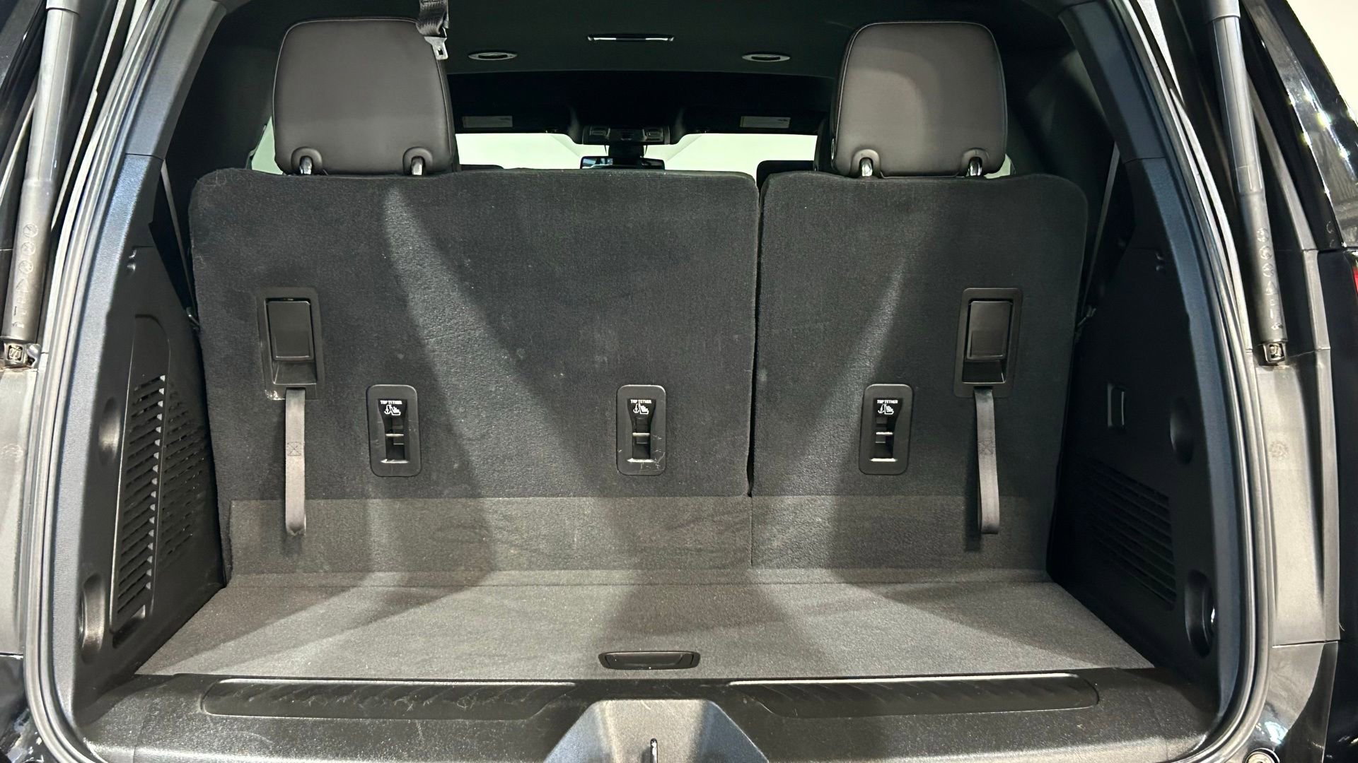 Used 2021 Chevrolet Tahoe LT w/ Rear Media and Nav Package AWD/4WD image 32