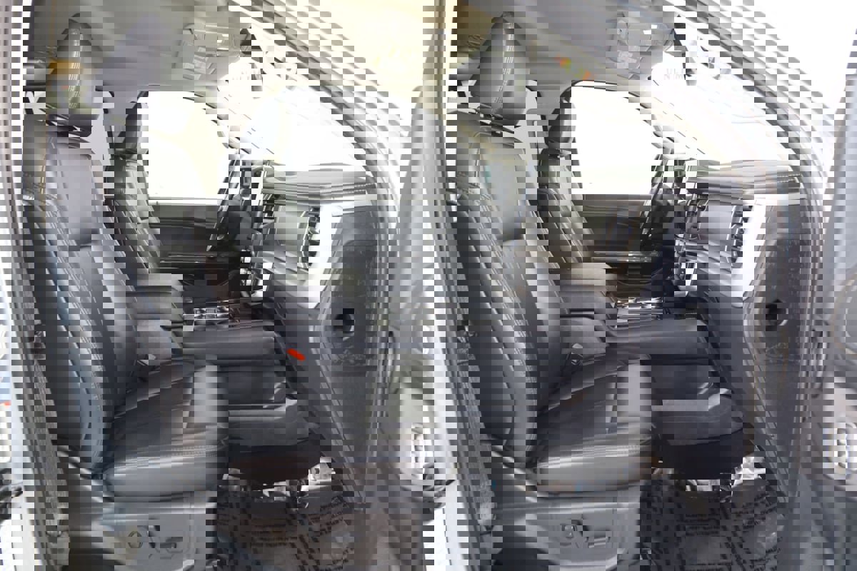 Used 2024 Ford Expedition Max XLT image 12