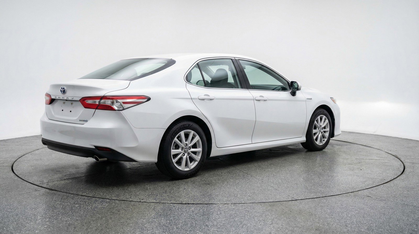 Used 2025 Toyota Camry LE image 9