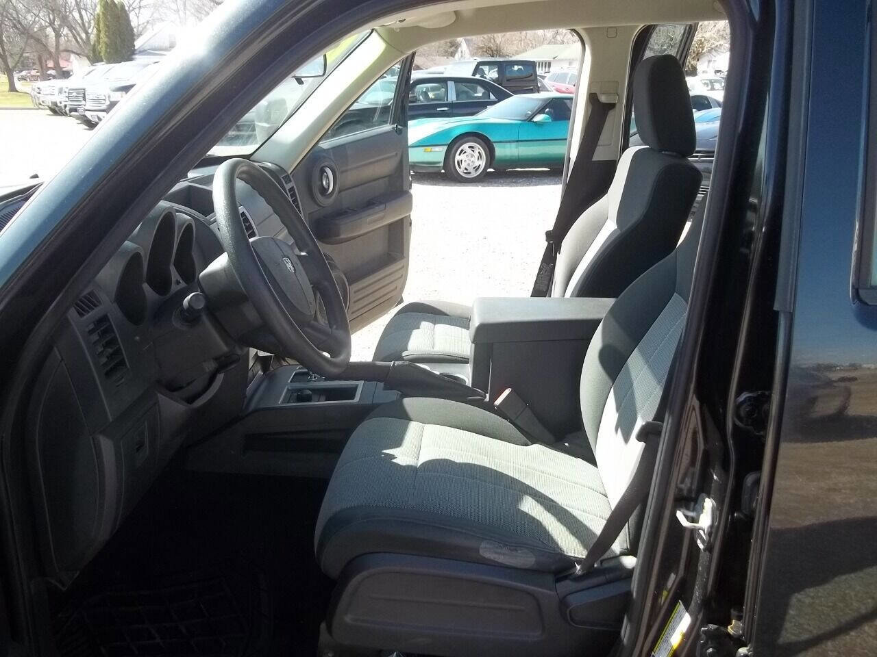 Used 2008 Dodge Nitro SXT image 7