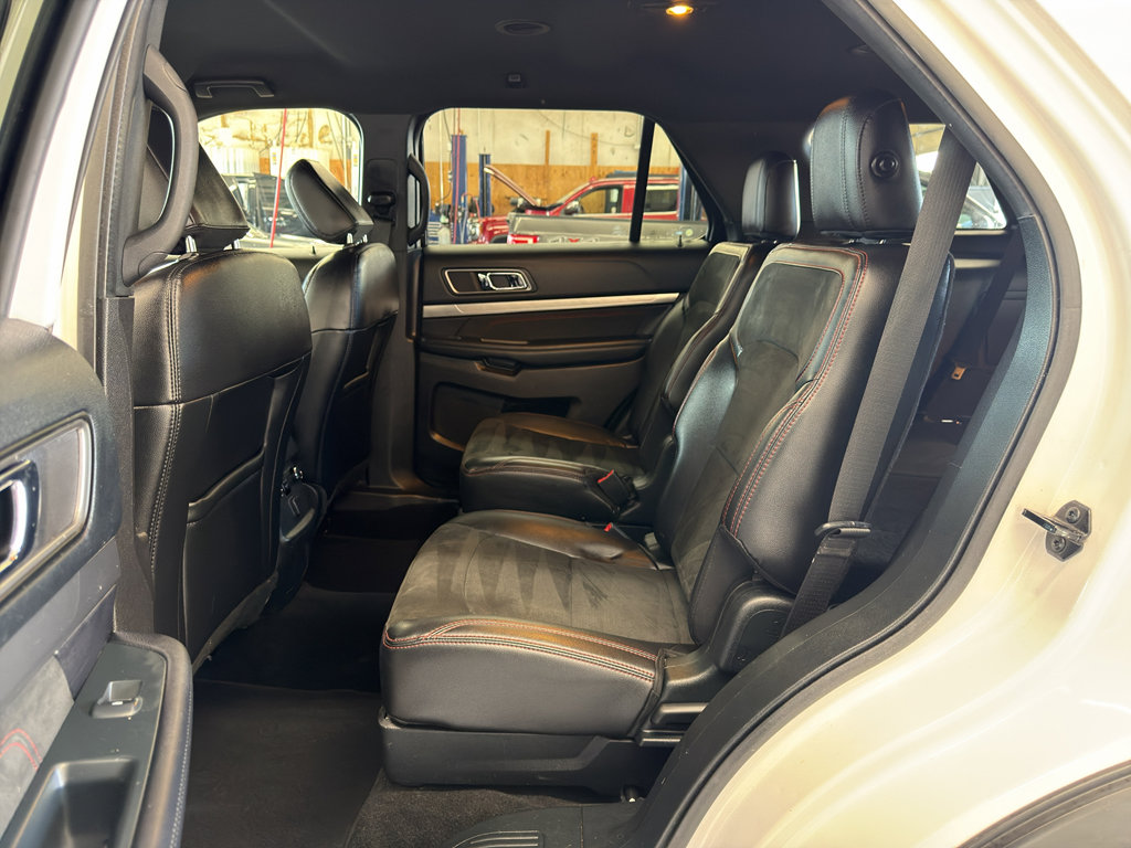 Used 2019 Ford Explorer XLT w/ Equipment Group 202A AWD/4WD image 27