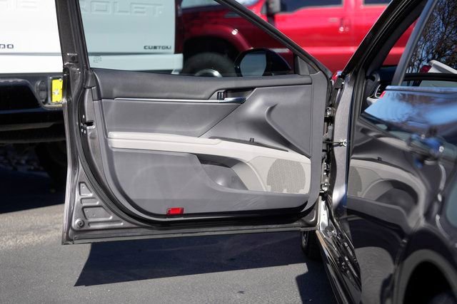 Used 2022 Toyota Camry SE image 29