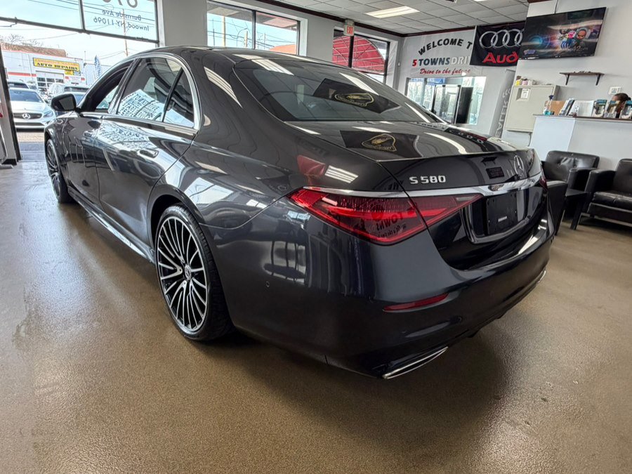 Used 2022 Mercedes-Benz S 580 4MATIC Sedan w/ AMG Line Package image 13