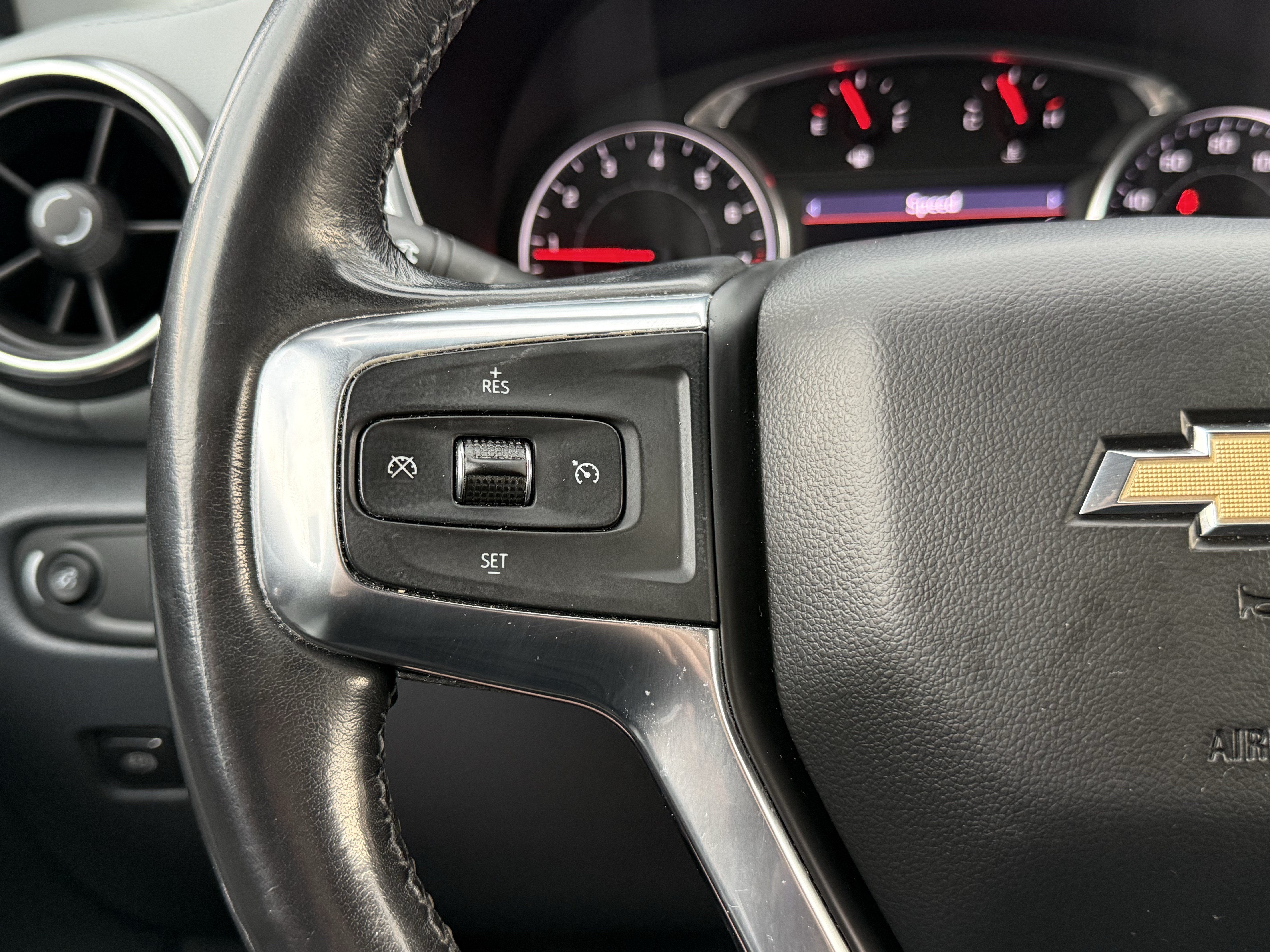 Used 2019 Chevrolet Blazer LT w/ Sound & Technology Package FWD image 17