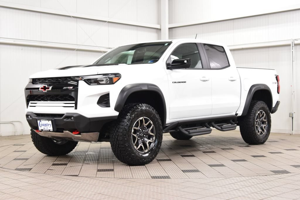 New 2026 Chevrolet Colorado ZR2 w/ Technology Package AWD/4WD image 3