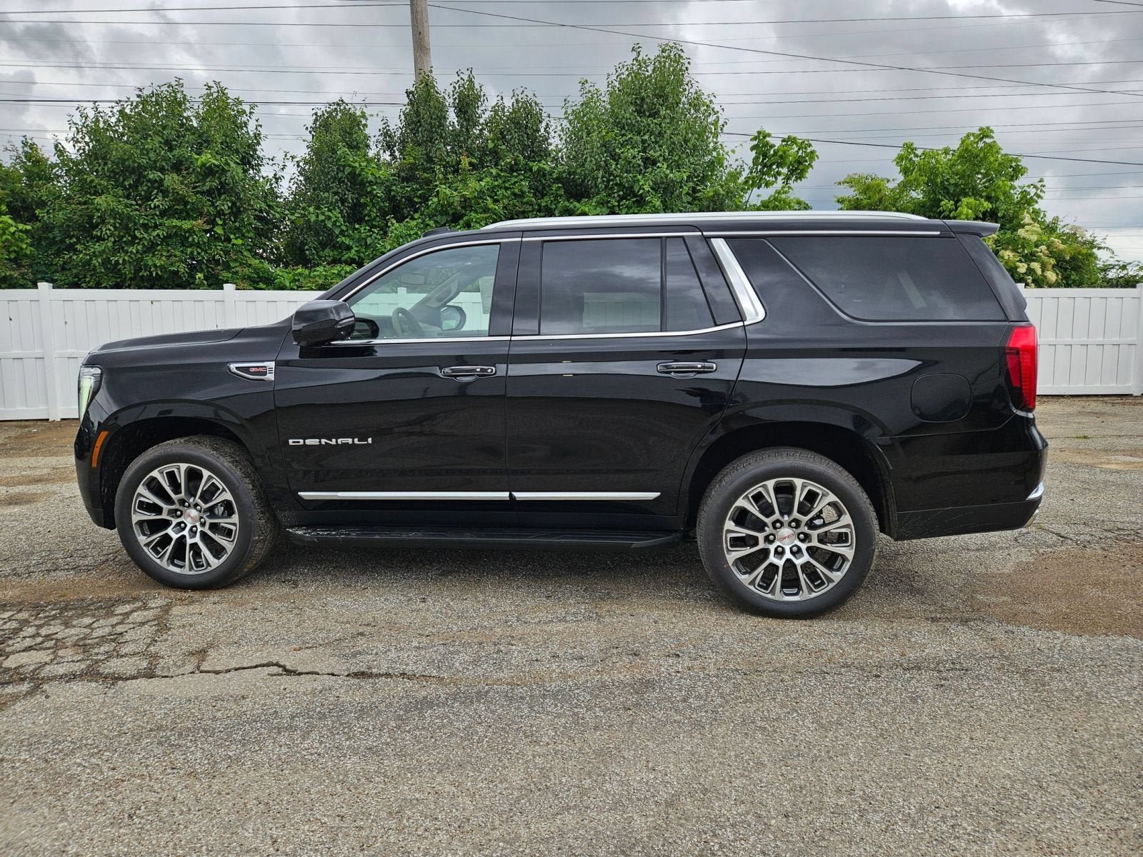 New 2026 GMC Yukon Denali AWD/4WD image 2