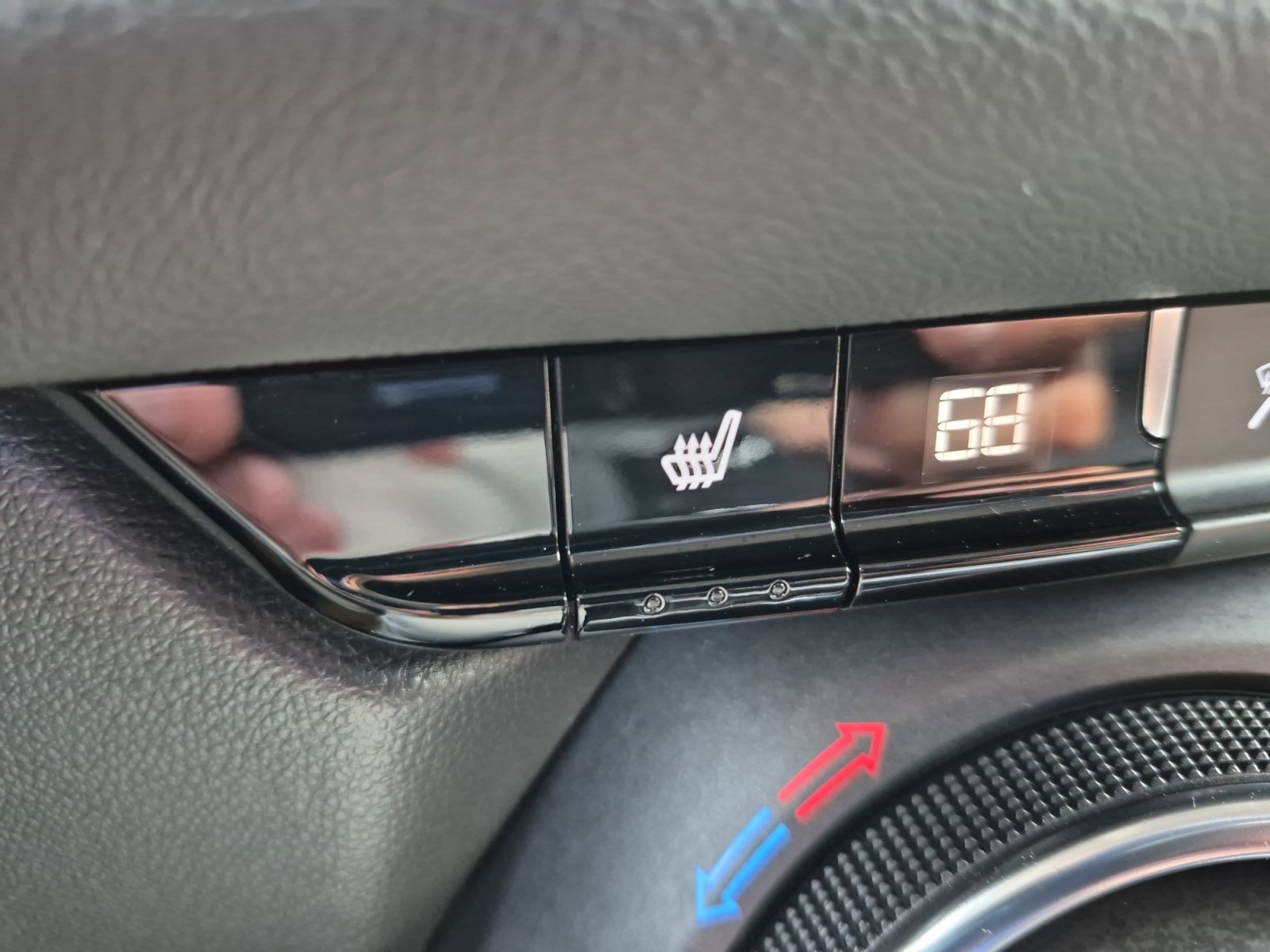 Used 2025 Chevrolet Blazer LT FWD image 24