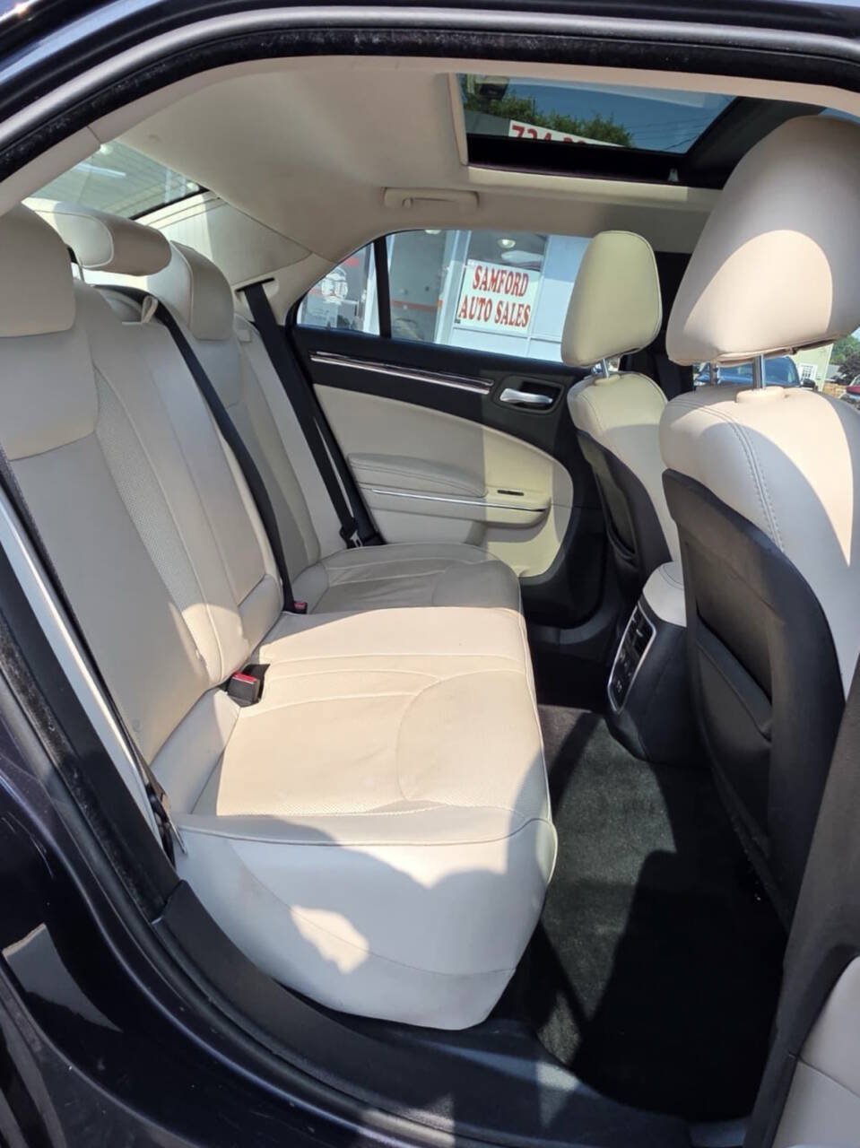 Used 2016 Chrysler 300 C AWD/4WD image 21