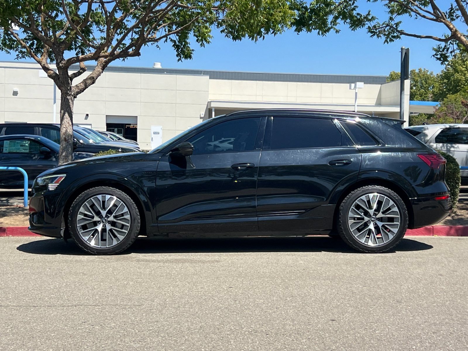 Used 2024 Audi Q8 e-tron Premium Plus w/ Prestige Package AWD/4WD image 3