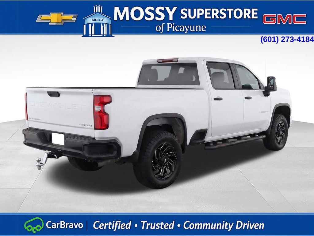 Used 2021 Chevrolet Silverado 2500 Custom w/ Custom Value Package image 4