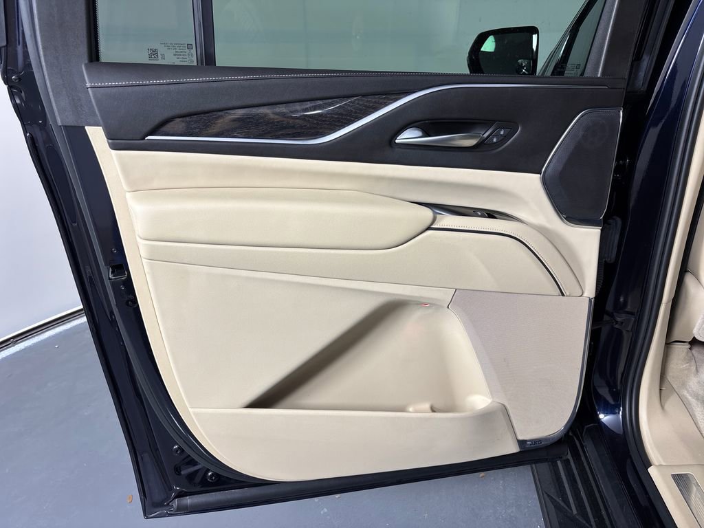 Used 2023 Cadillac Escalade ESV Premium Luxury image 33